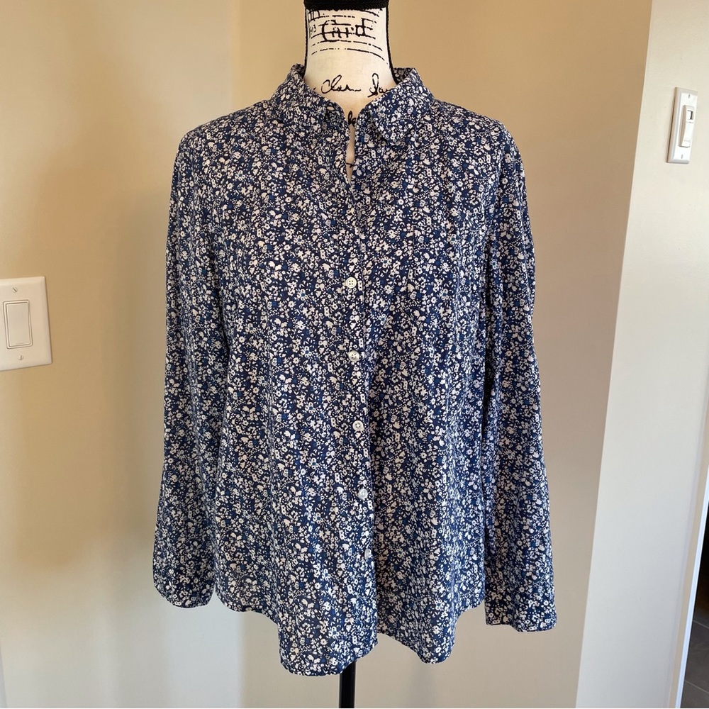 EUC Old Navy Blue and White Button Down Shirt Size XL 100% Cotton